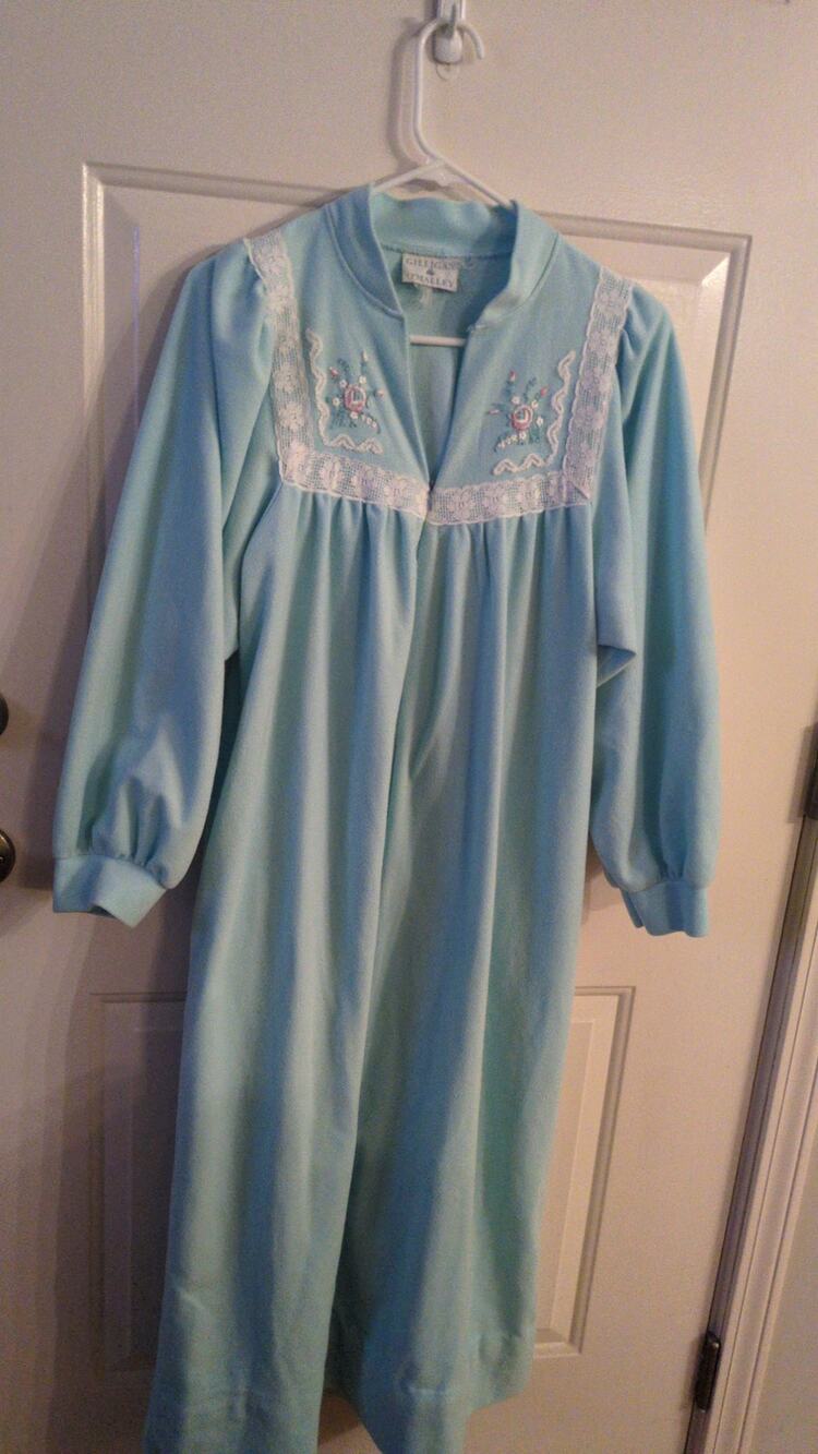 Gilligan O'Malley Vintage Light Blue Velour Nightgown Lace, Floral Embroidery LG